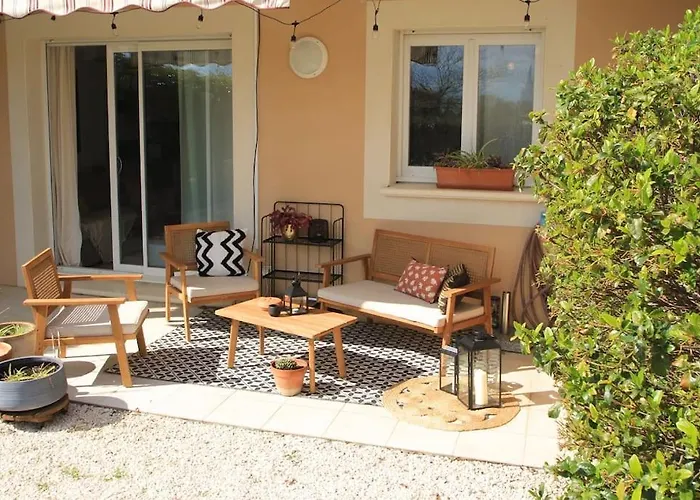 Cosy Entre Vignes Et Garrigue Avec Piscine Péret